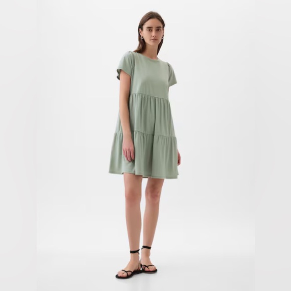 Gap NWOT Short Sleeve Crew Neck Tiered Dress